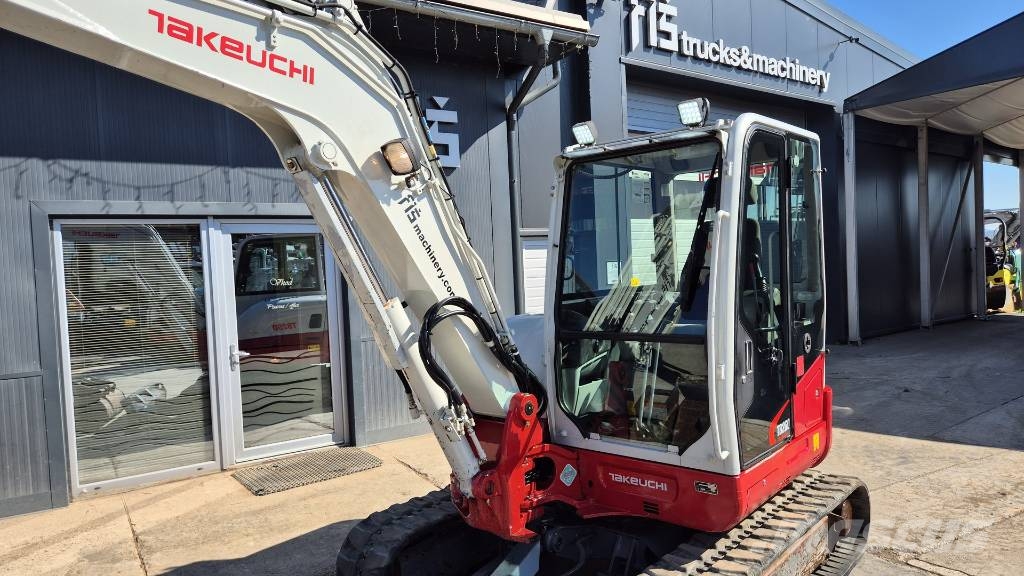 Takeuchi TB260 - POWERTILT - 3X BUCKETS - 2018 YEAR Minigraafmachines < 7t