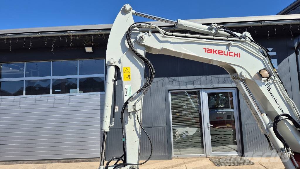 Takeuchi TB260 - POWERTILT - 3X BUCKETS - 2018 YEAR Minigraafmachines < 7t