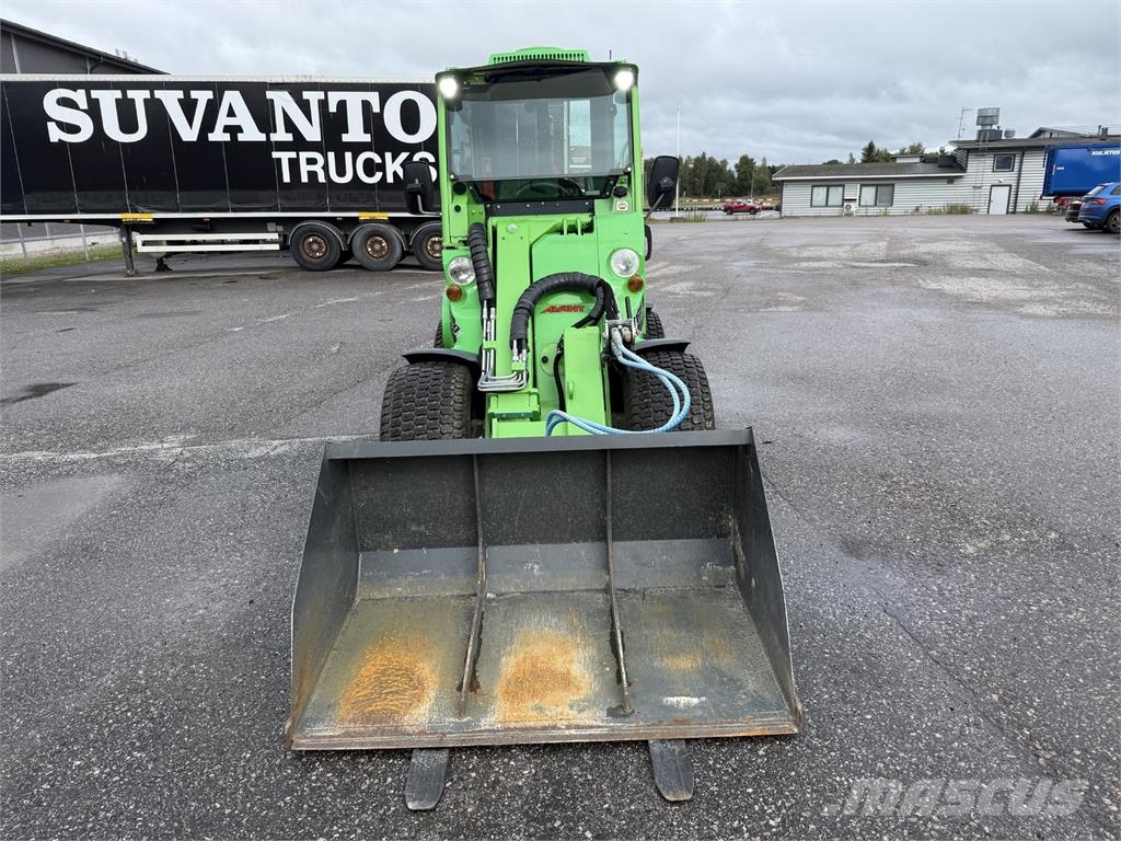 Avant 760i DLX Pienkuormaajat