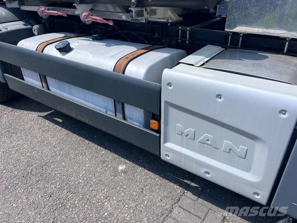 MAN TGX 26.560 6X2 EURO 6 - 11.500L VACUUM CLEANER - 2 Комби / вакуум камиони