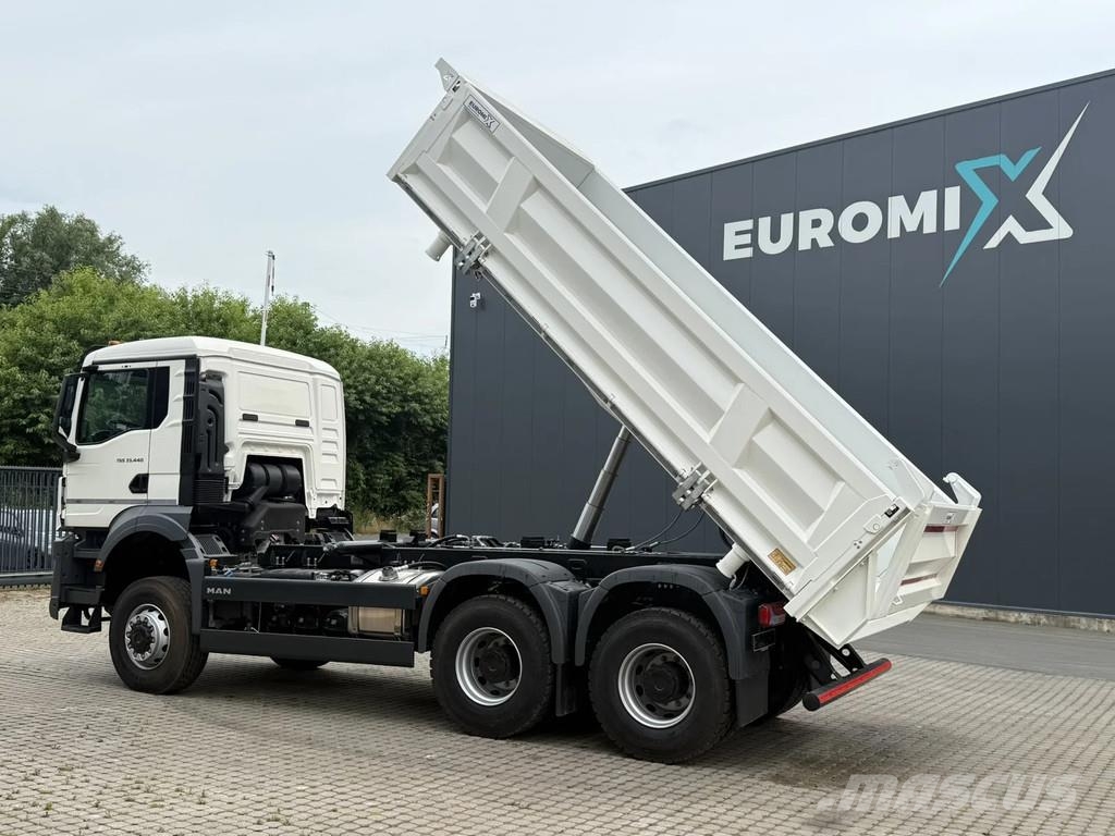 MAN TGS 33.440 MAN TGS 33.440 6x6 3-Seiten- Kipper Eur Tipper trucks