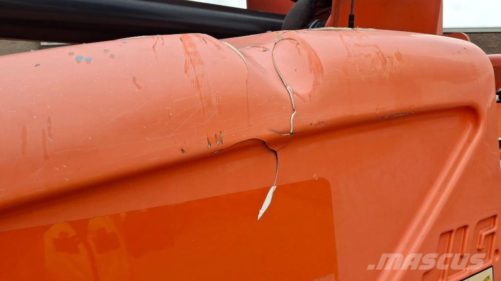 JLG M600JP Articulated boom lifts