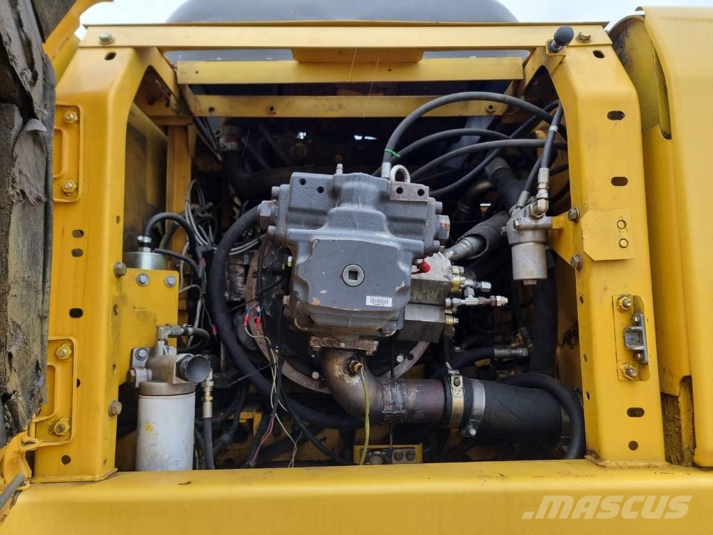 Komatsu PC 290 - 8 حفارات زحافة