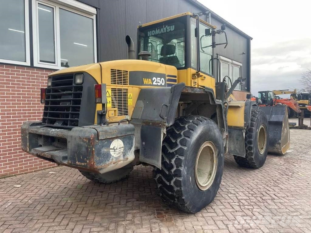 Komatsu WA250-5 Wheel loaders