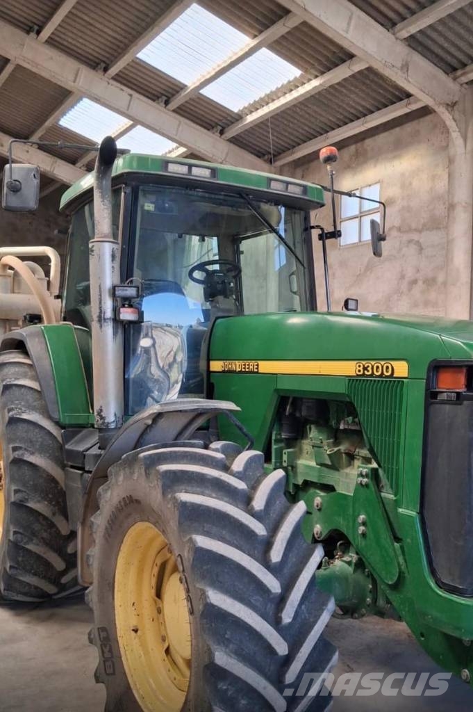 John Deere 8300 Traktorer
