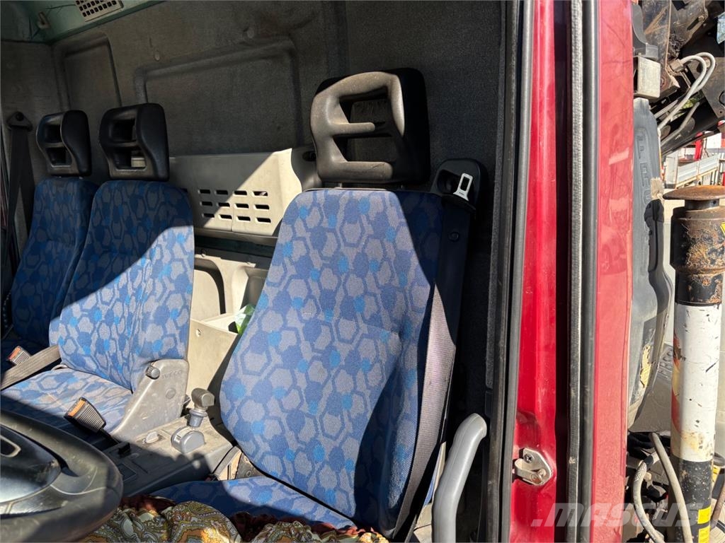 Iveco EUROCARGO 150E25 + HR FASSI 95A23 Camion con sponde ribaltabili