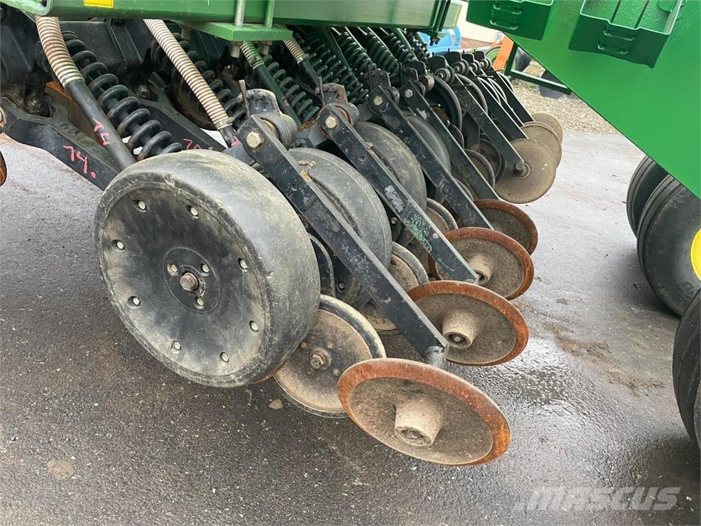 John Deere 750A 6m inkl. Werkstattdurchsicht ماكينات البذر الدقيق