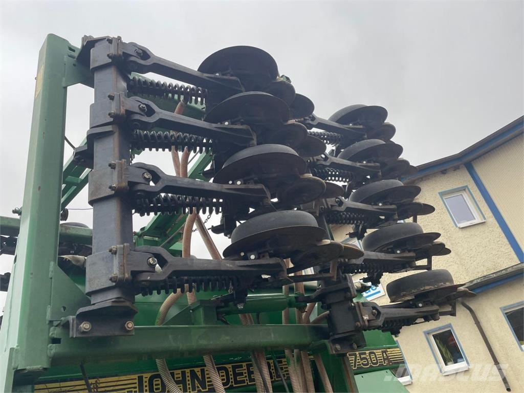 John Deere 750A 6m inkl. Werkstattdurchsicht ماكينات البذر الدقيق
