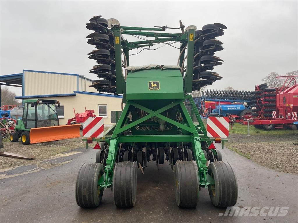 John Deere 750A 6m inkl. Werkstattdurchsicht ماكينات البذر الدقيق