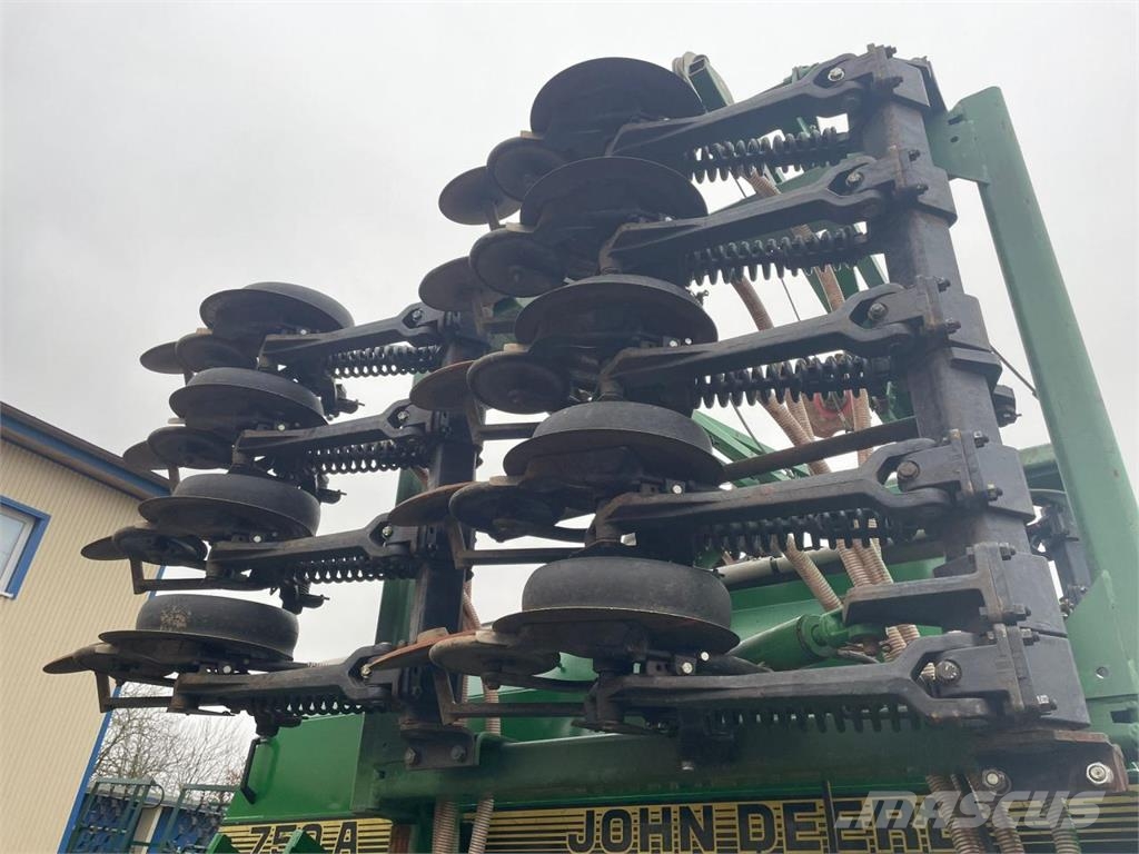 John Deere 750A 6m inkl. Werkstattdurchsicht ماكينات البذر الدقيق