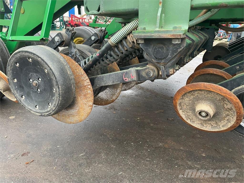 John Deere 750A 6m inkl. Werkstattdurchsicht ماكينات البذر الدقيق