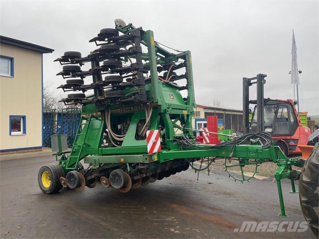 John Deere 750A 6m inkl. Werkstattdurchsicht ماكينات البذر الدقيق