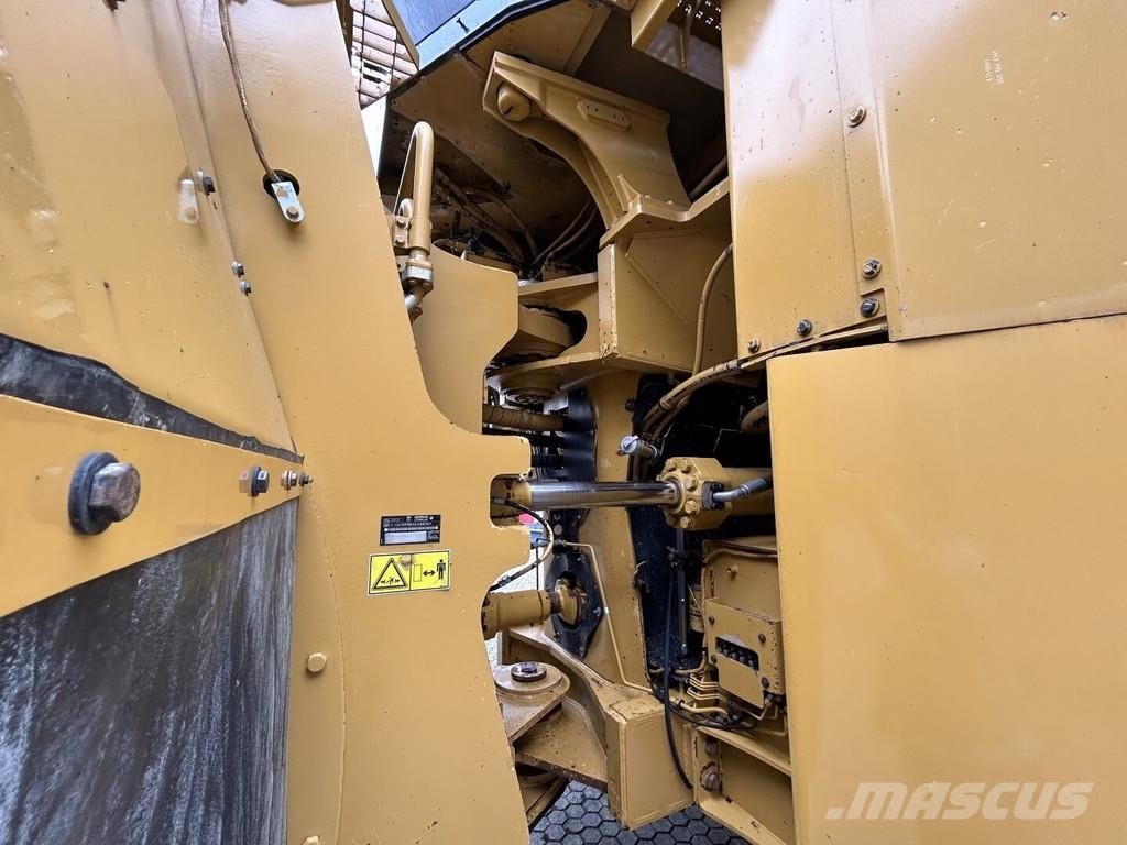 CAT 2014 990K Rebuild Læssemaskiner på hjul