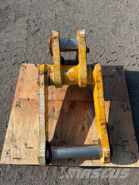 CAT 320 Connection Link Excavator