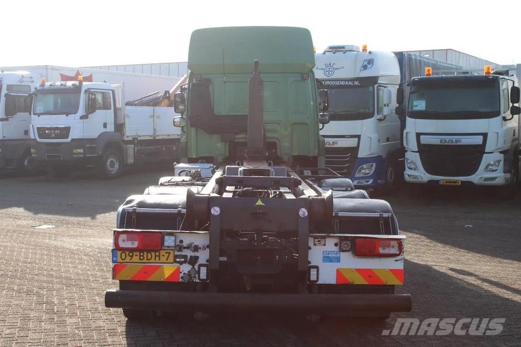 DAF CF 85.460 8X4 + 30 TON VDL hook + euro 5 Rol kiper kamioni sa kukom za podizanje tereta