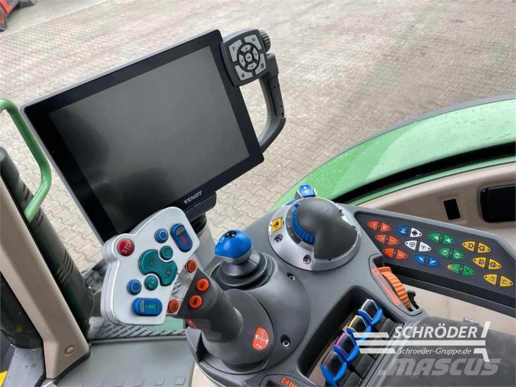 Fendt 718 VARIO S4 PROFI PLUS Traktoren
