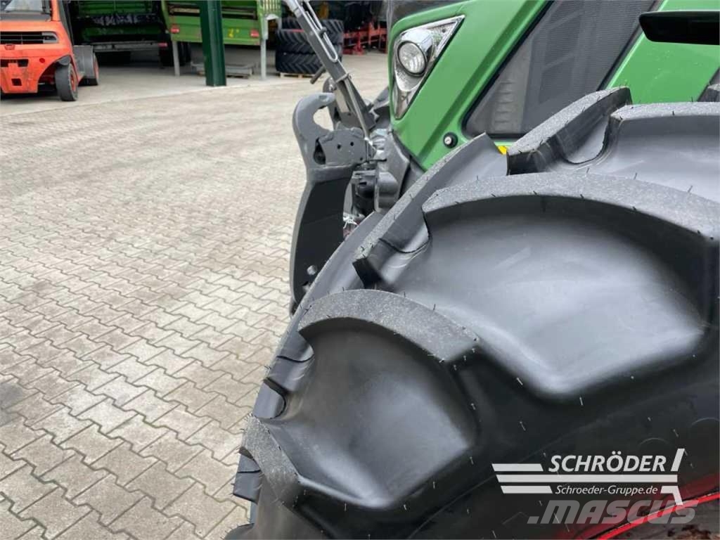 Fendt 718 VARIO S4 PROFI PLUS Traktoren