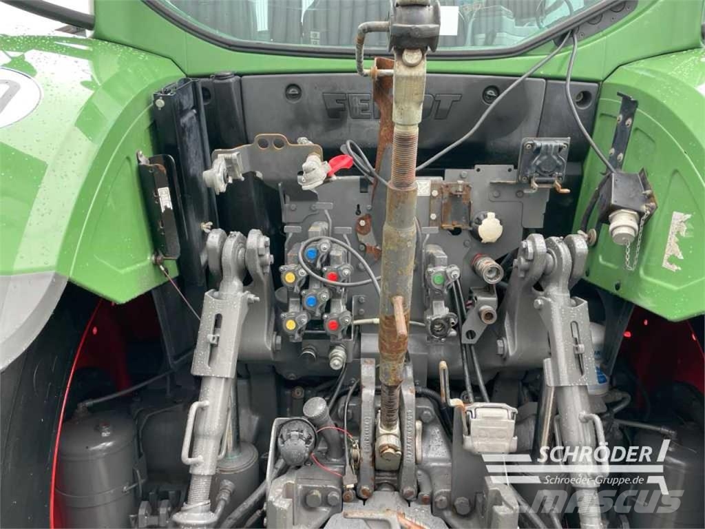 Fendt 718 VARIO S4 PROFI PLUS Traktoren