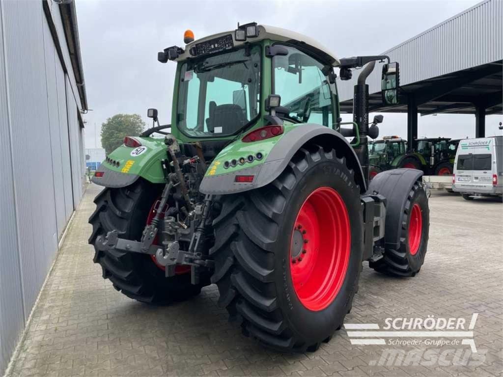 Fendt 718 VARIO S4 PROFI PLUS Traktoren