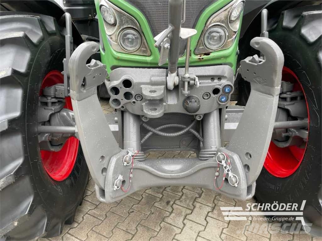 Fendt 718 VARIO S4 PROFI PLUS Traktoren