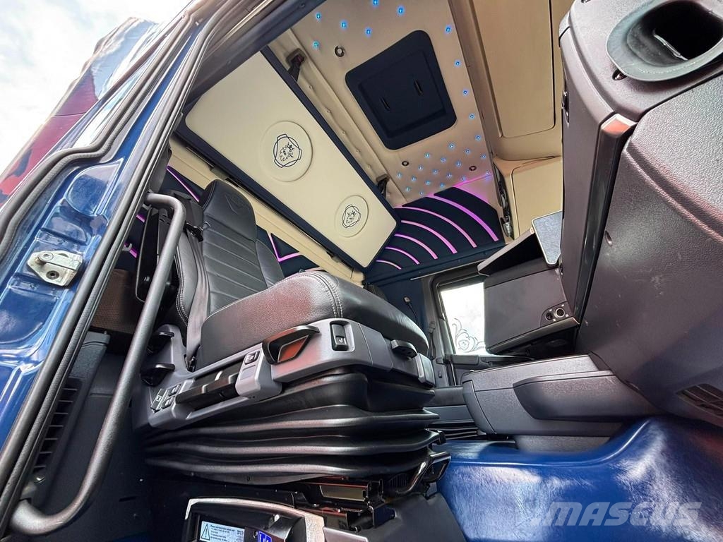 Scania R580 8x4*4 BIG AXELS / RETARDER / Smagās mašīnas ar celtni