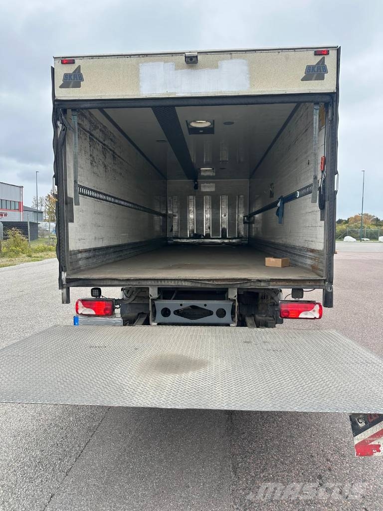 Mercedes-Benz 1222 L 4X2 Seria 4170 貨箱式卡車