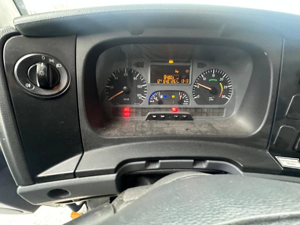 Mercedes-Benz 1222 L 4X2 Seria 4170 貨箱式卡車