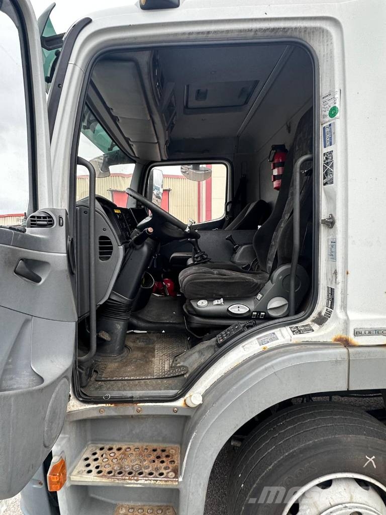 Mercedes-Benz 1222 L 4X2 Seria 4170 貨箱式卡車