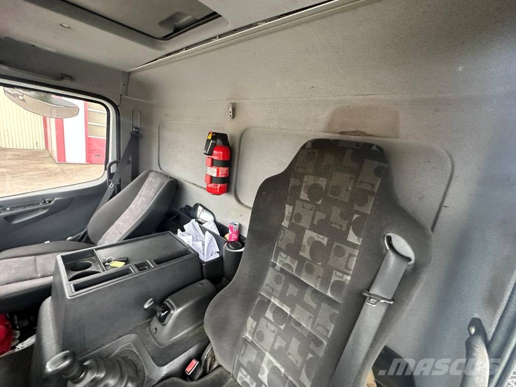 Mercedes-Benz 1222 L 4X2 Seria 4170 貨箱式卡車