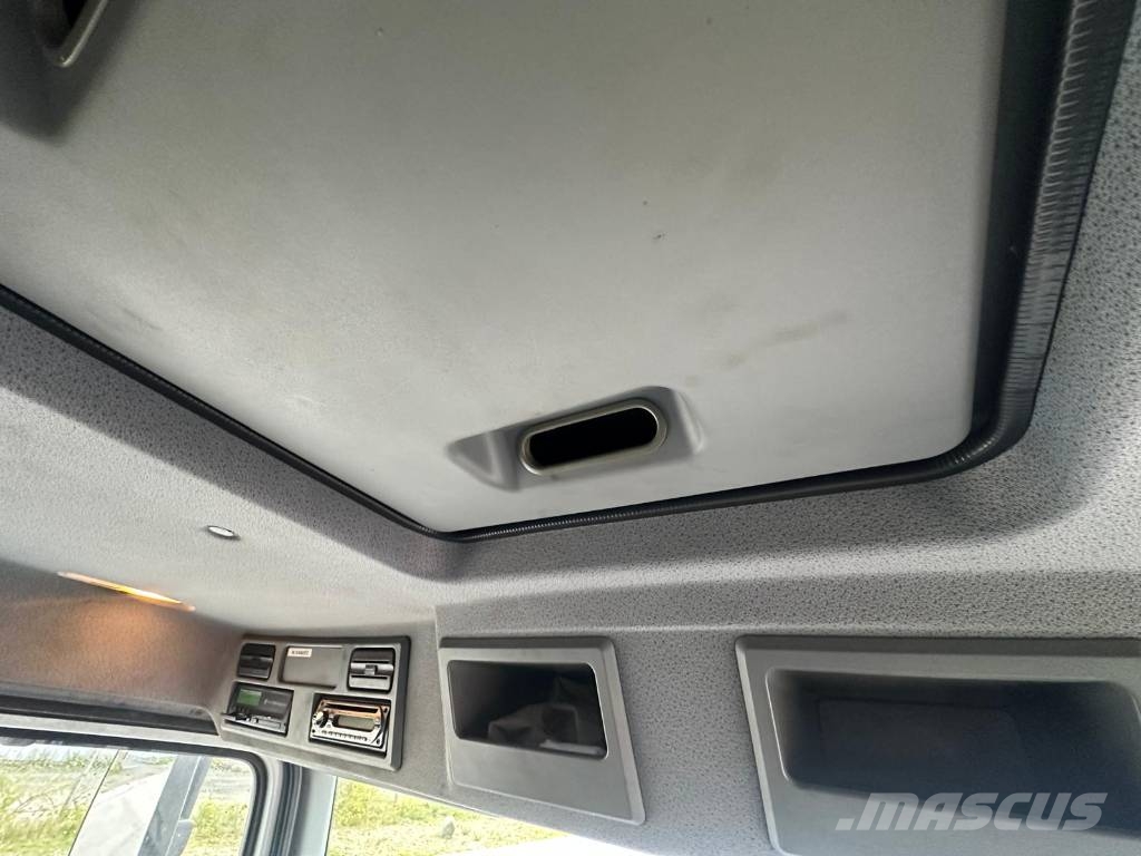 Mercedes-Benz 1222 L 4X2 Seria 4170 貨箱式卡車