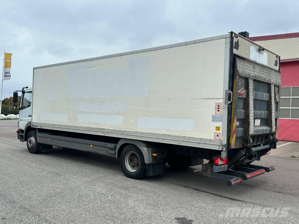 Mercedes-Benz 1222 L 4X2 Seria 4170 貨箱式卡車