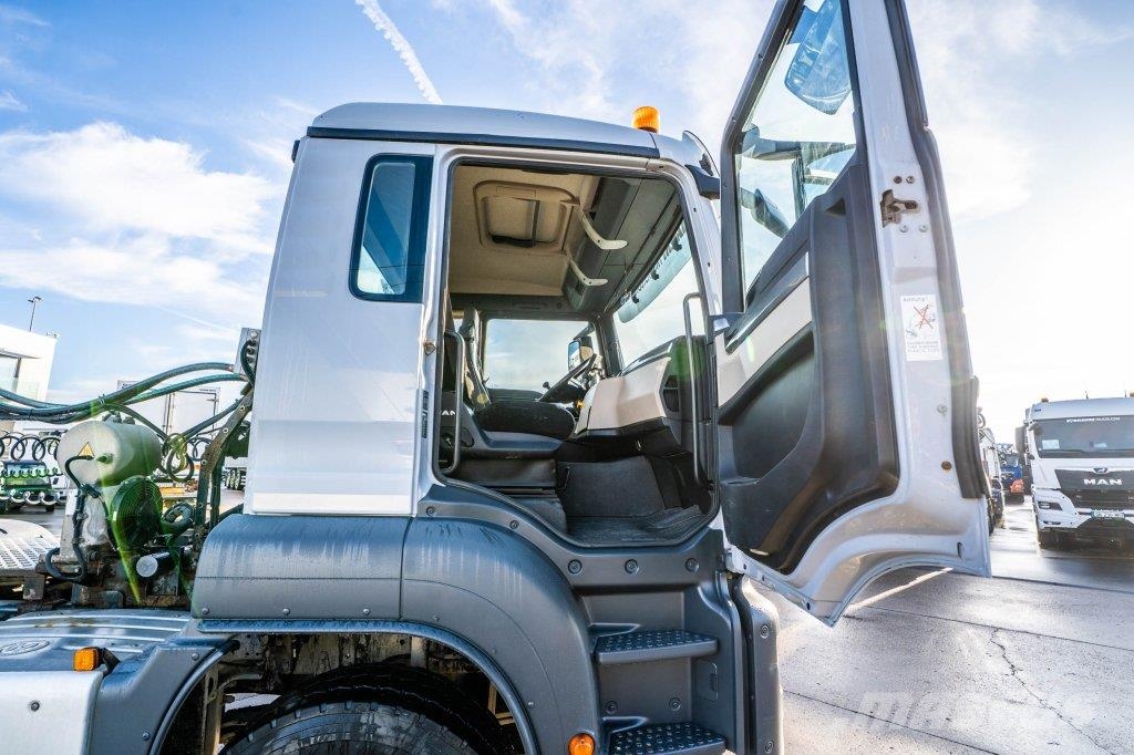 MAN TGS 33.420 BBS +LIEBHERR 12M3 混凝土搅拌车