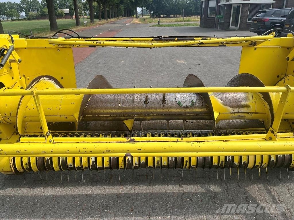 John Deere 630A حصادات الأعلاف