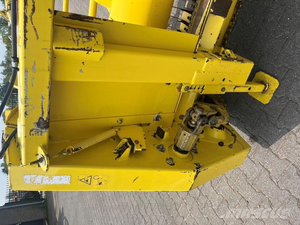 John Deere 630A حصادات الأعلاف