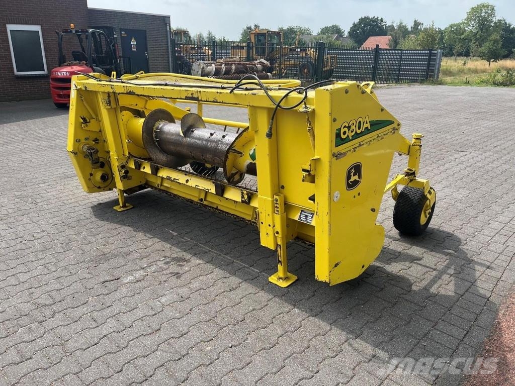 John Deere 630A حصادات الأعلاف