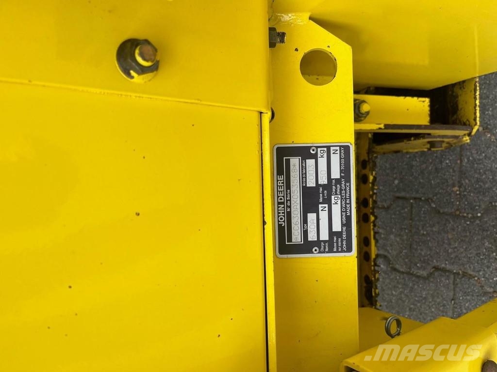 John Deere 630A حصادات الأعلاف