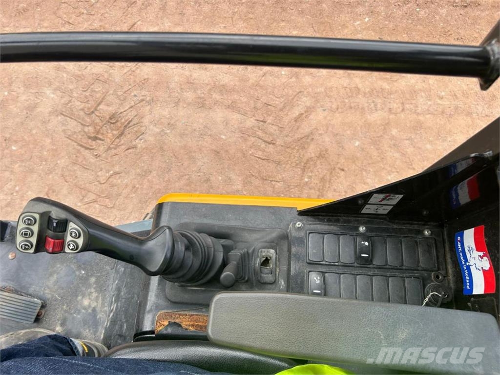 GiANT G2700 Xtra HD (9748) Pás carregadoras de rodas