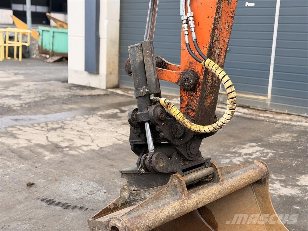 Hitachi EX60-3 Midi-gravemaskiner 7t - 12t
