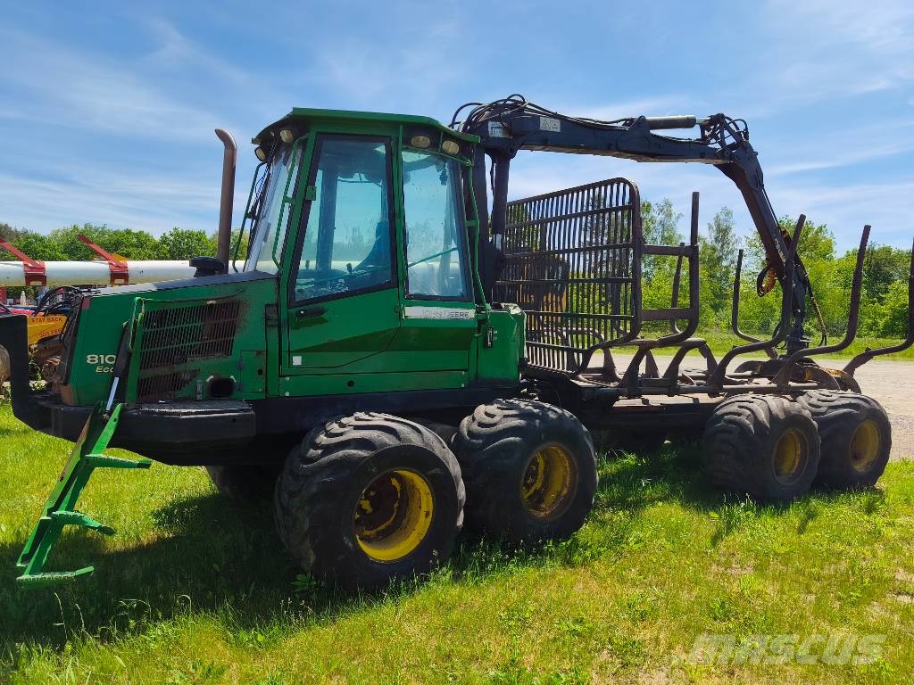  FORWARDERA JOHN DEERE 810 JOHN DEERE 810 Kihordók