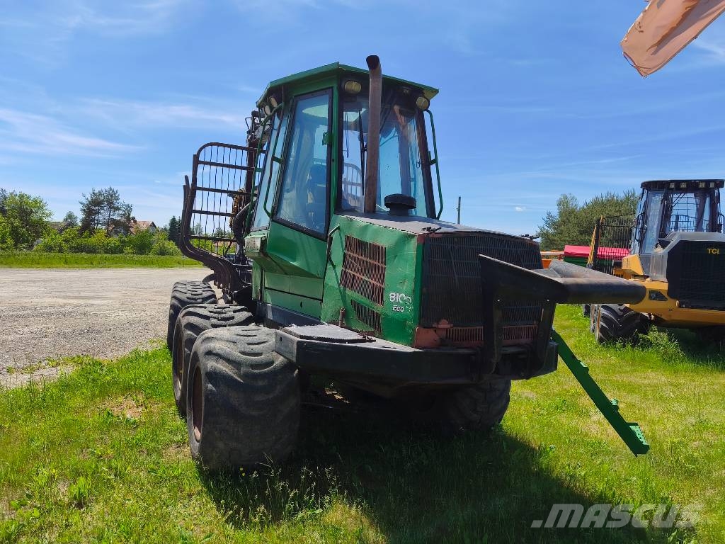 FORWARDERA JOHN DEERE 810 JOHN DEERE 810 Kihordók