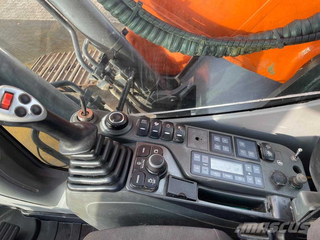 Doosan DX255LC-5 حفارات زحافة
