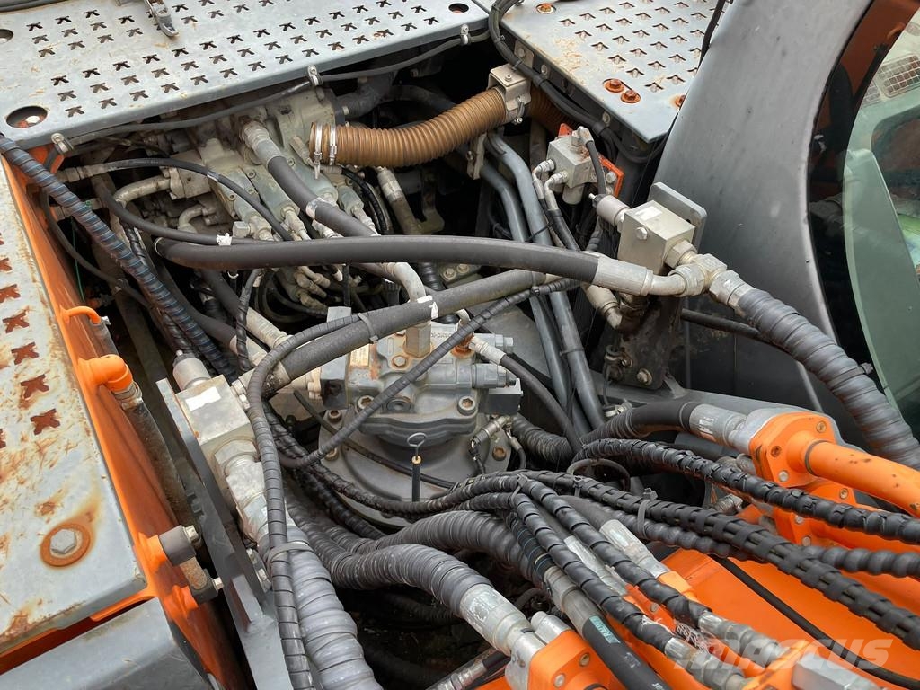 Doosan DX255LC-5 Bagri goseničarji