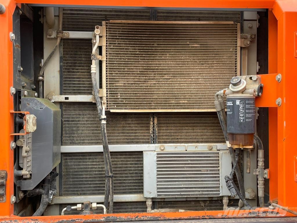 Doosan DX255LC-5 Bagri goseničarji