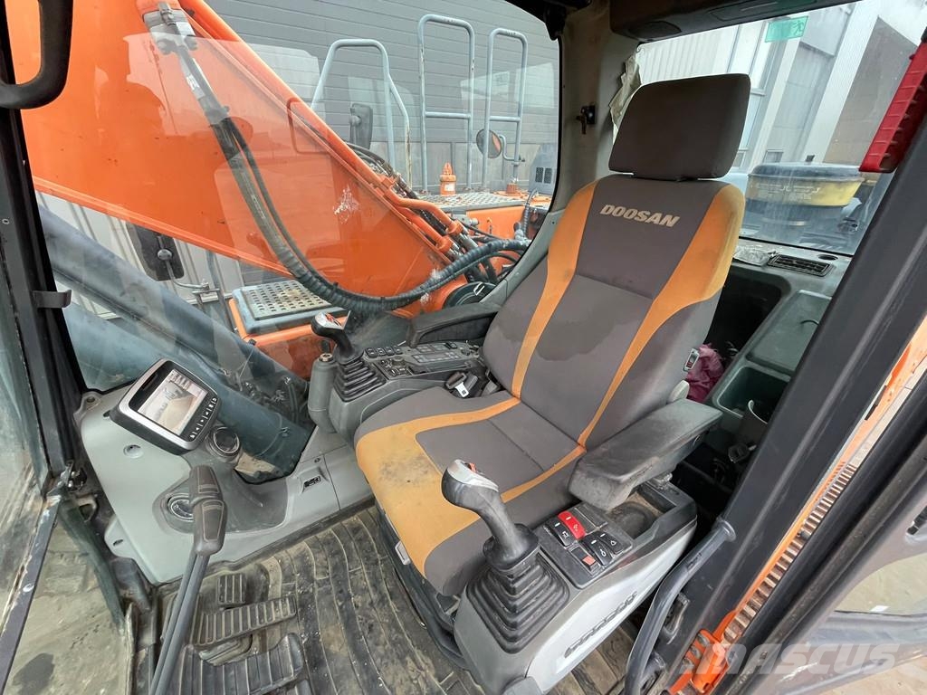 Doosan DX255LC-5 Bagri goseničarji