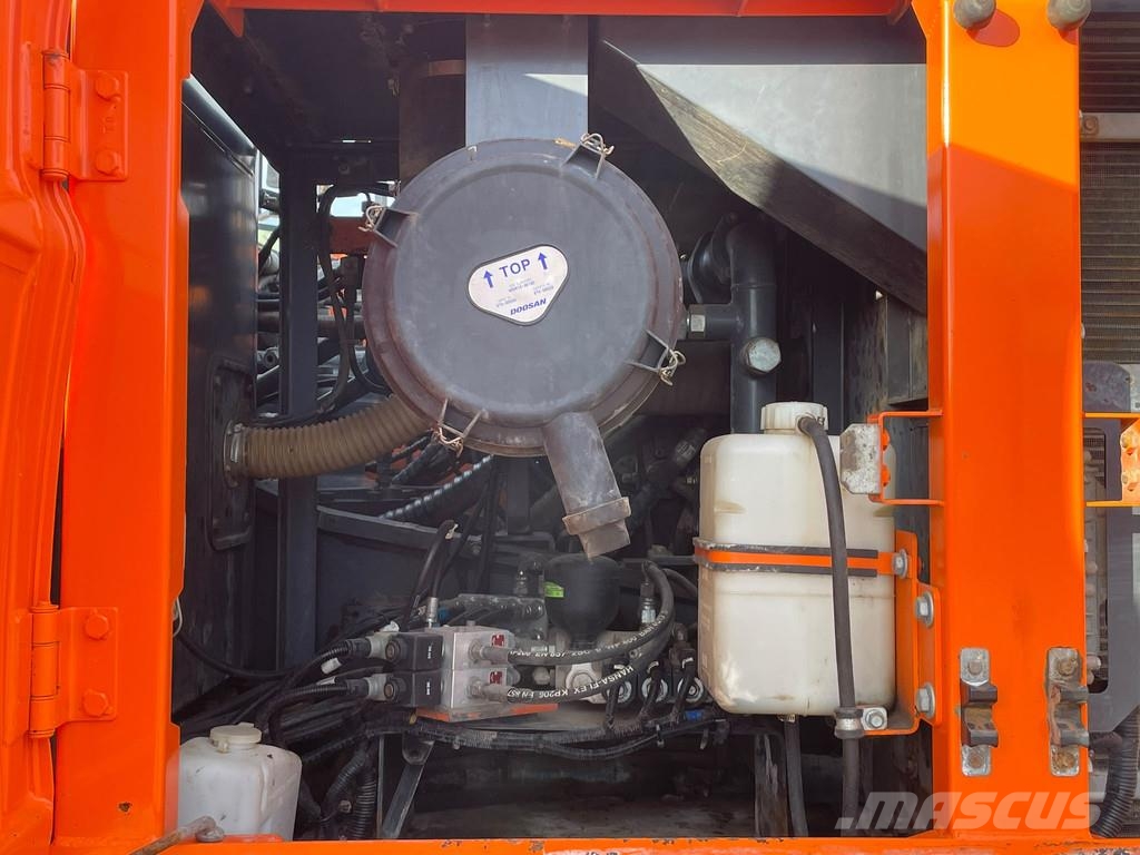 Doosan DX255LC-5 حفارات زحافة