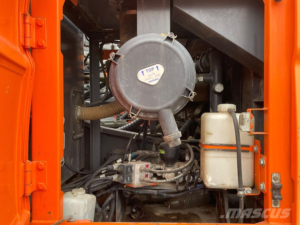 Doosan DX255LC-5 Bagri goseničarji