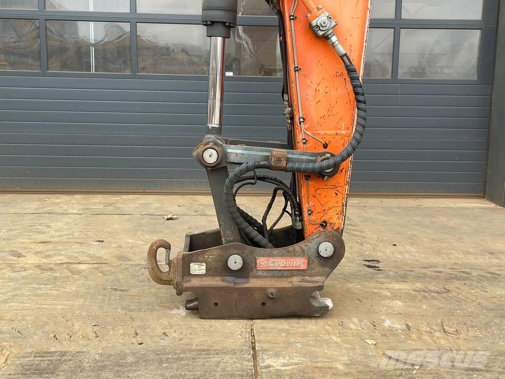 Doosan DX255LC-5 Bagri goseničarji