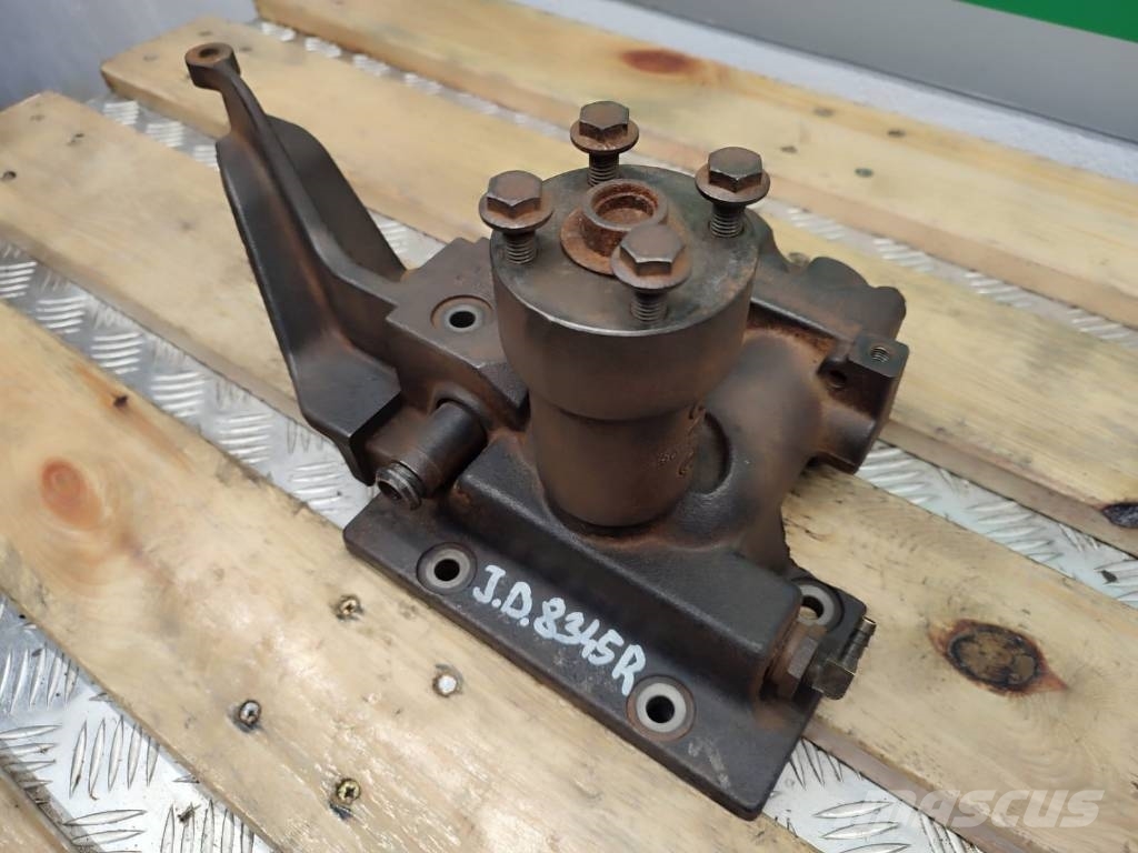 John Deere Thermostat housing DZ101703 John Deere 8345R Radiatoriai