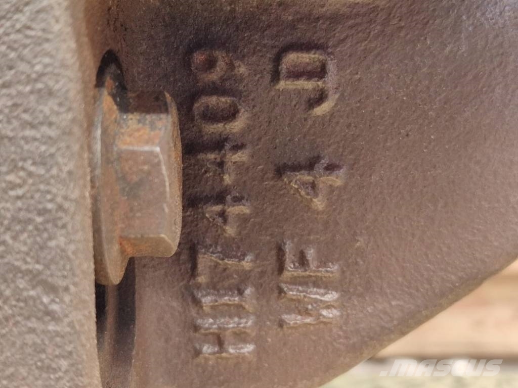John Deere Thermostat housing DZ101703 John Deere 8345R Radiatoriai