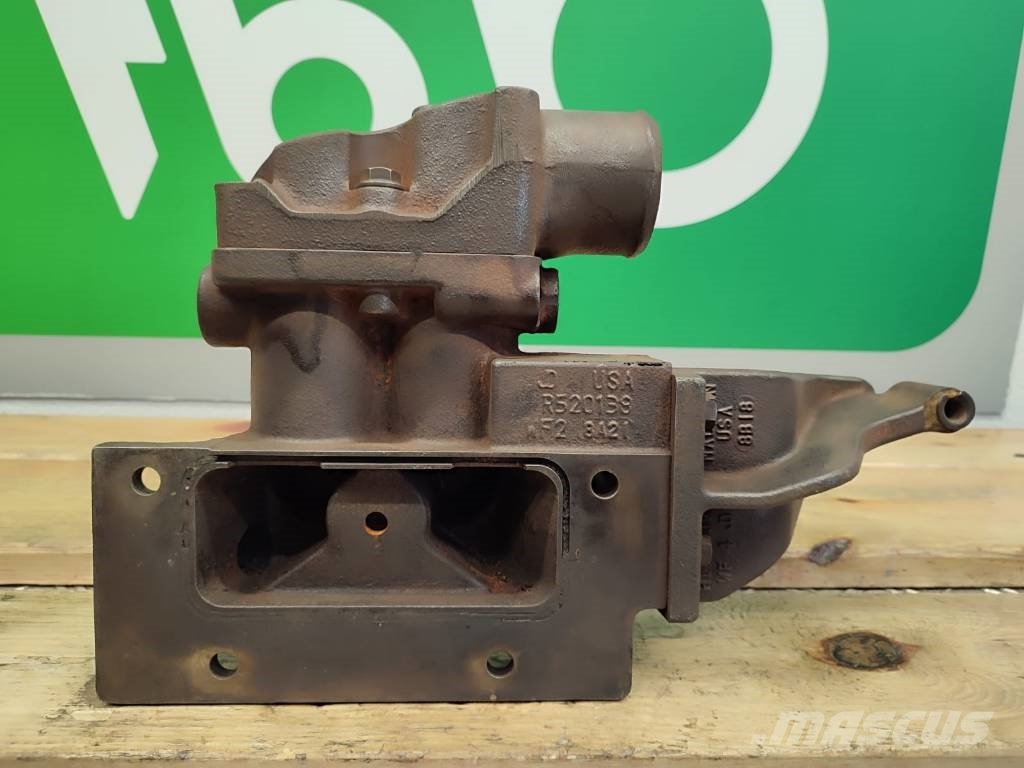 John Deere Thermostat housing DZ101703 John Deere 8345R Radiatoriai